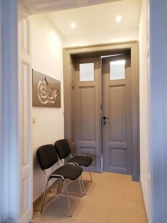 SDF GmbH Eingang neues Büro Strehlener Str 77